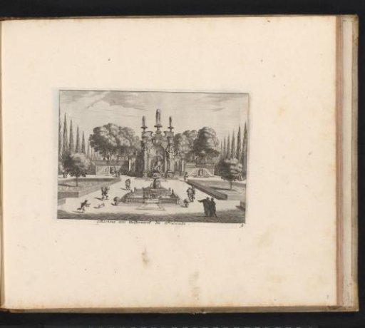 Building and fountain in the garden of the Villa Aldobrandini