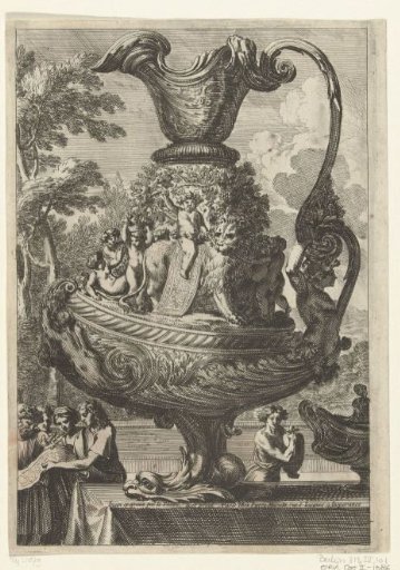 Pitcher pointing to the left