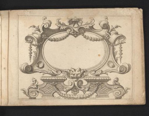 Oval frame with arabesques