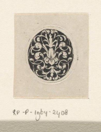 Leafy scrolls in an oval