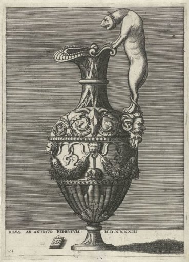 Can with an ear in the shape of a dog