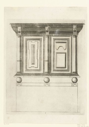 Buffet cabinet on round legs