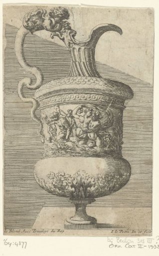 Ewer with spout to the right
