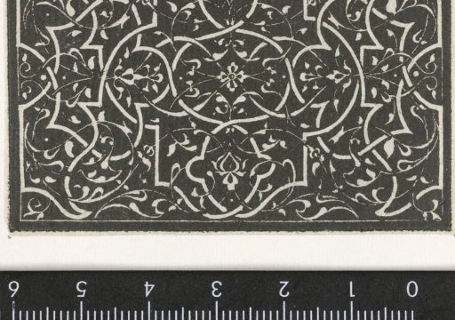 Moorsque and arabesques with an oval containing a small flower in the center