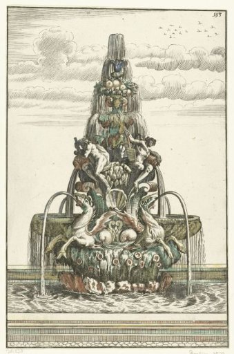 Pyramid-shaped fountain