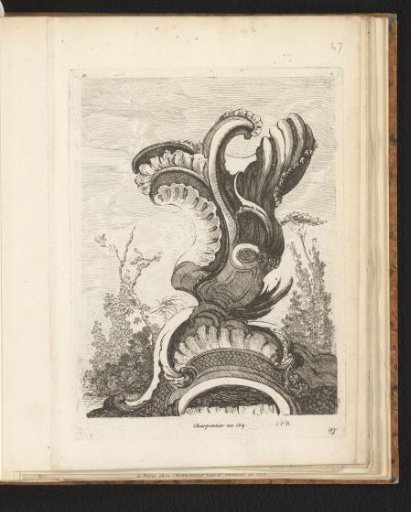 Vase with rocailles