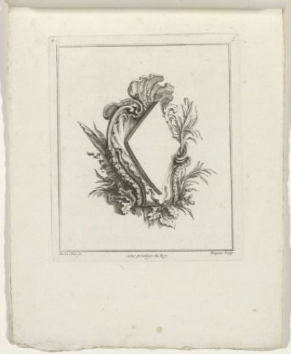 Diamond-shaped cartouche surrounded by a shell motif