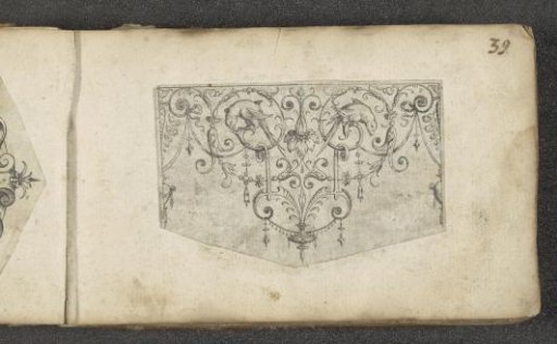 Border ornament with two birds