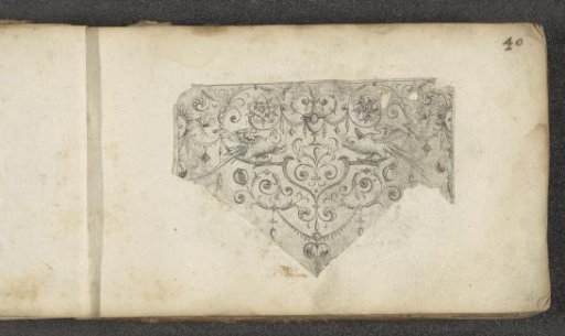 Border ornament with a vase and two birds