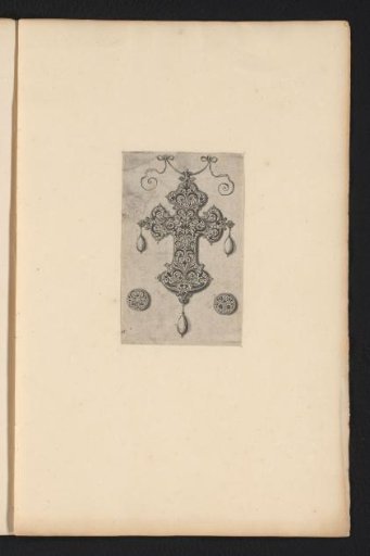 Pendant with arabesque