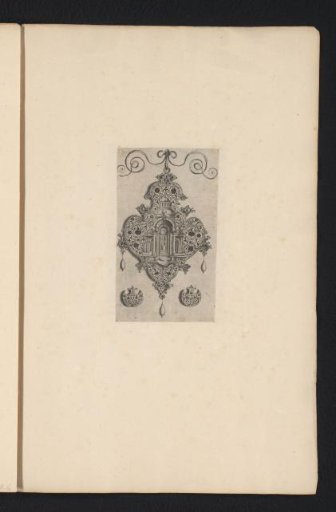 Pendant with arabesque