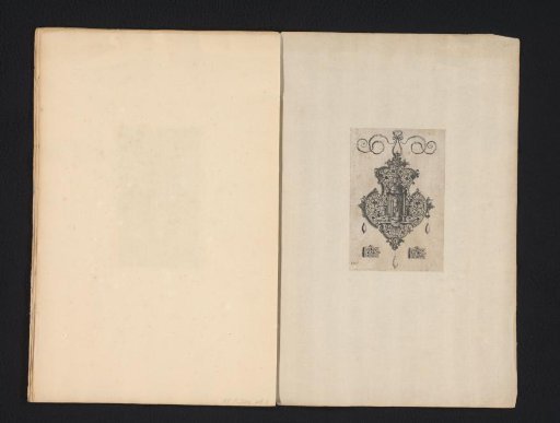 Pendant with arabesque