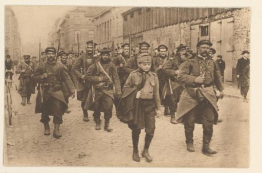 French marines. Six thousand of these elite troops held back more than 45,000 Germans from Dixmude (Belgium) from 16 October to 10 November 1914 (...)