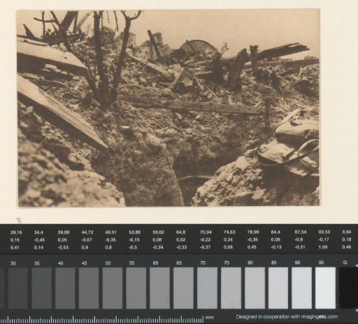 A German second-line trench captured by the French during the Battle of Champagne (September 1915) (...)