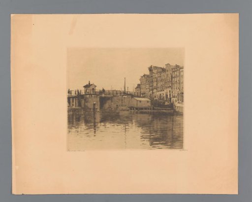 View of the Waalseilandsgracht at the Kraansluis