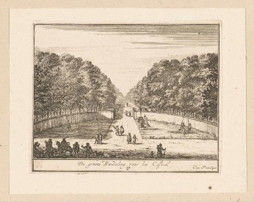 Avenue with pedestrians at Honselaarsdijk