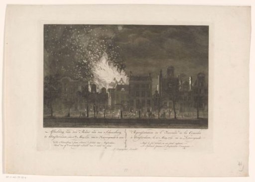 Fire of the theatre on the Keizersgracht in Amsterdam seen from the opposite side, 1772