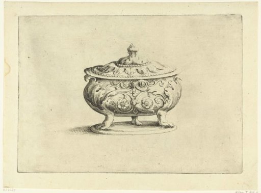 Round bowl with a lid standing on three claw feet