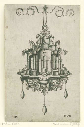Pendant with a three-aisled niche
