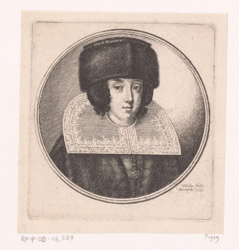 Woman with stiff lace collar and fur cap