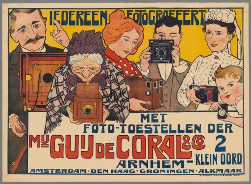 Everyone photographs with cameras of the Mij. Guy de Coral & Co. Arnhem-Klein Oord