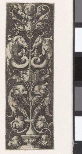 Ornament with two horse heads and two fish