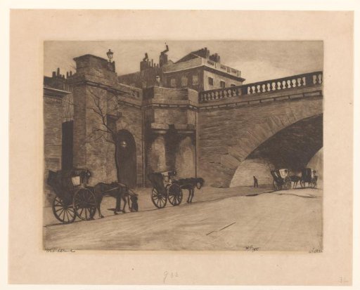 Waiting carriages near Waterloo Bridge in London