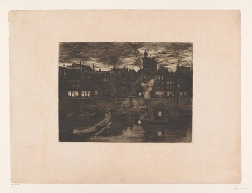 Night view of the Damrak