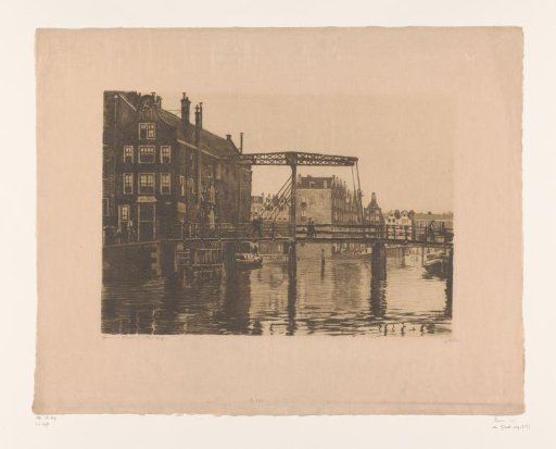 View of the drawbridge between Rapenburg and Uilenburg