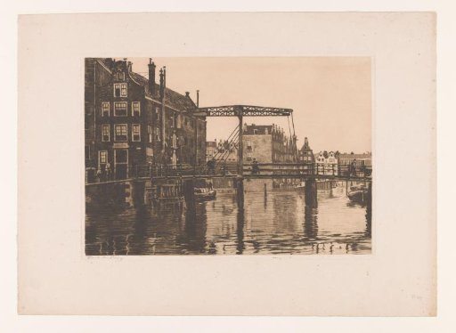 View of the drawbridge between Rapenburg and Uilenburg