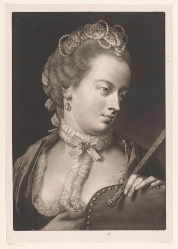 Woman with a lace collar, a diadem and fan