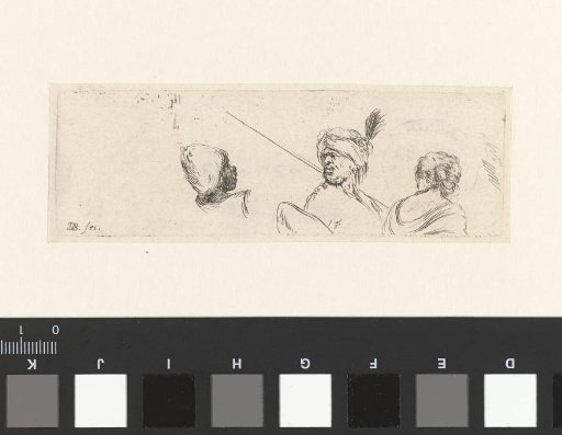 *Hoofden van een Afrikaanse man, een Turkse man en van een vrouw op rug gezien* -> Heads of an African man, a Turkish man and of a woman seen from the back