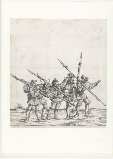 Hunters on foot at the bear hunt