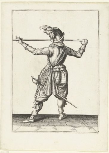 Soldier, seen from behind, carrying his spear horizontally at nose height with both hands, his right hand at the butt of the weapon, his face turned to the right