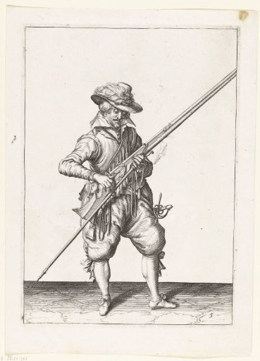 Soldier holding his musket at his right side with his left hand
