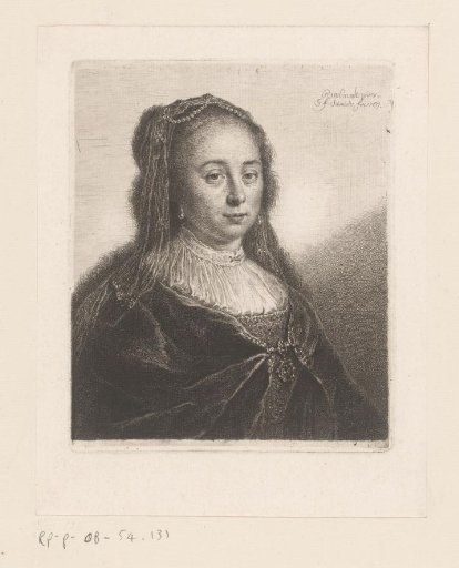 Young woman with veil and pearl necklace