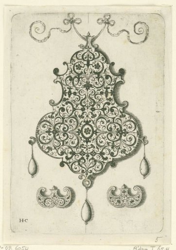 Back of a pendant with a central oval featuring a floral motif