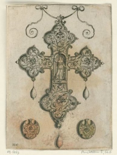 Front of a cross-shaped pendant with Spes in a niche