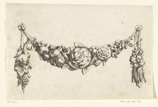 Festoon with an ananas in the center