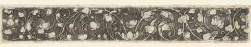 Leaf scrolls sprouting in the center from a lying flower