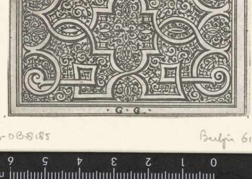 Flat decoration with broad white moresques