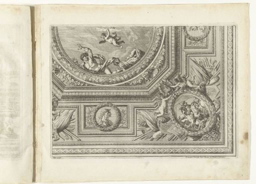 Ceiling with round central piece