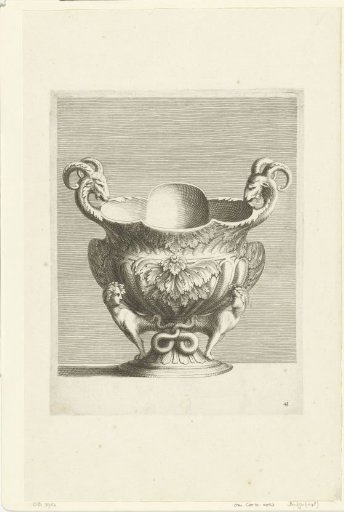 Four-lobed dish
