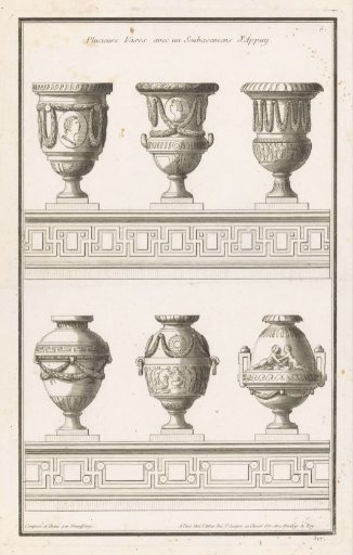Vases on basementes
