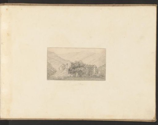 Huizen aan de voet van een berg