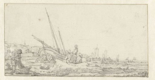 Strandgezicht met vissersschepen en groepen mensen