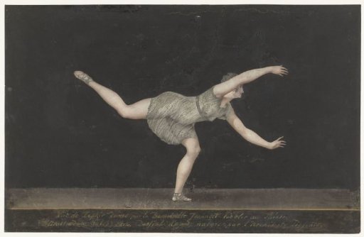 Dancer Annette Köbler performing the Pas-de-Zephir