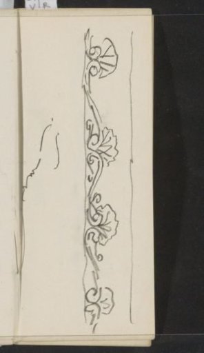 Band with a shell motif