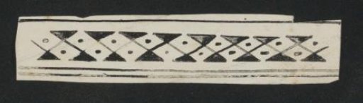 Band with a triangular motif