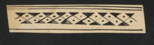 Band with a triangular motif